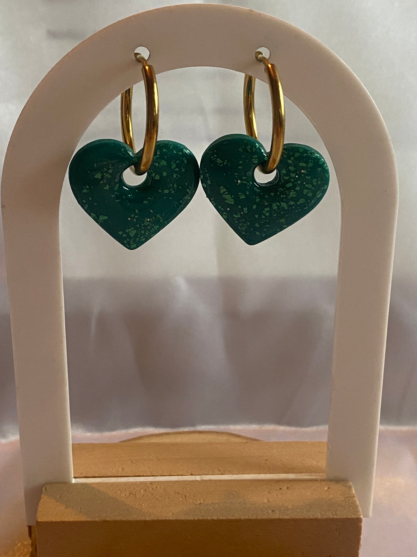 Pampilles coeur vert avec reflets vert brillant